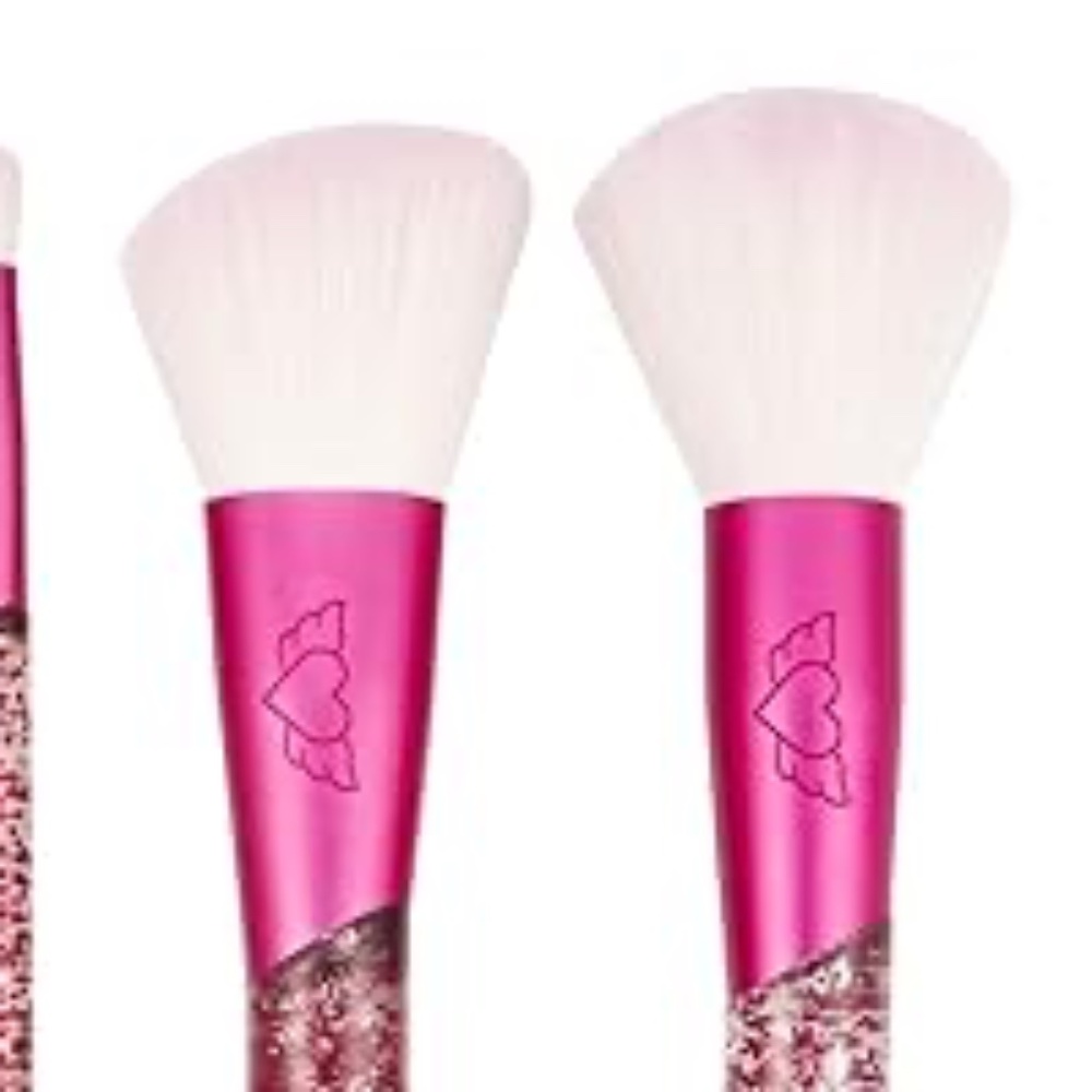 The Crème Shop x Hello Kitty Luv Wave Brush Set - Picture 7 of 8